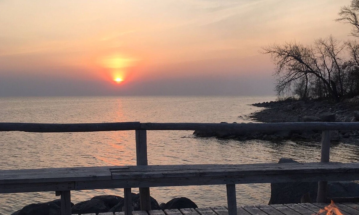 Saint Ambroise Apartment | Luxury Cottage Suite overlooking Lake Manitoba