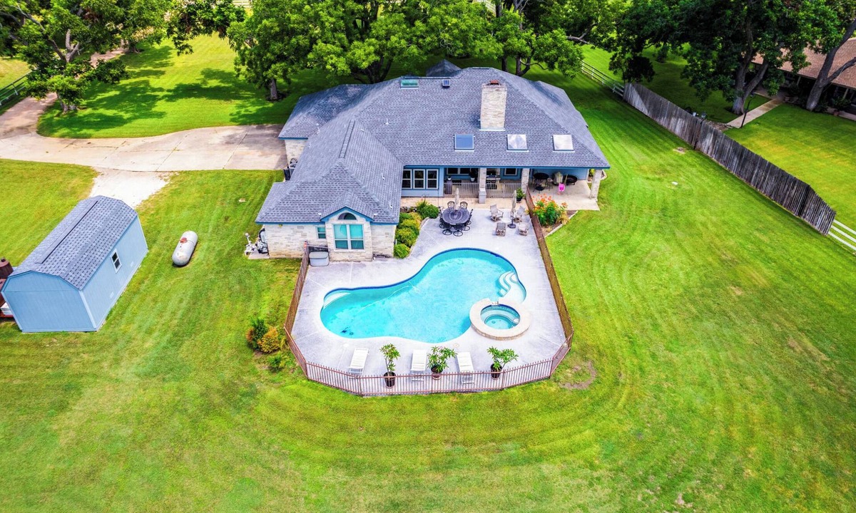 Austin House | ♥Luxury Country Estate,♥Heated Pool,♥Hot Tub,♥close to Downtown,♥Sleeps 20