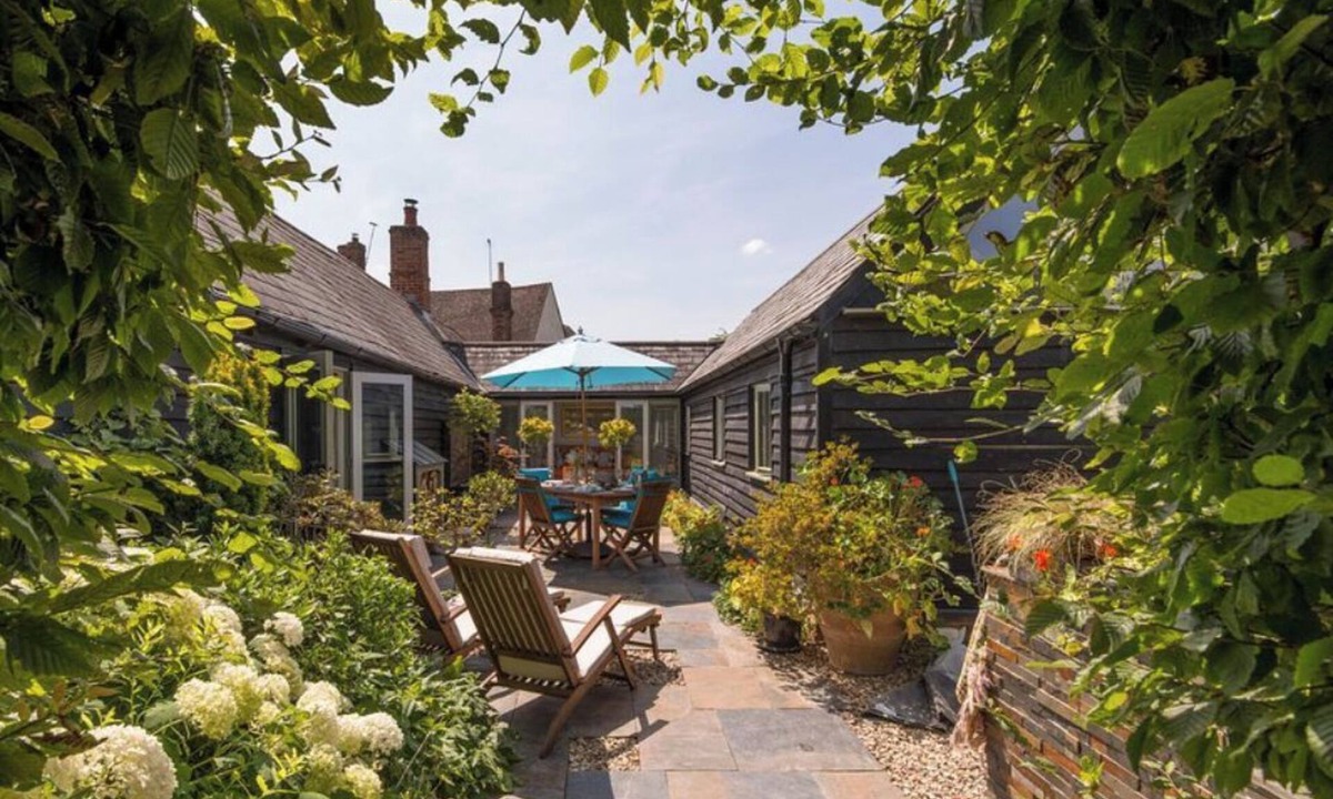 Charney Bassett House | Luxury countryside getaway in 2 bed barn conversion with walks