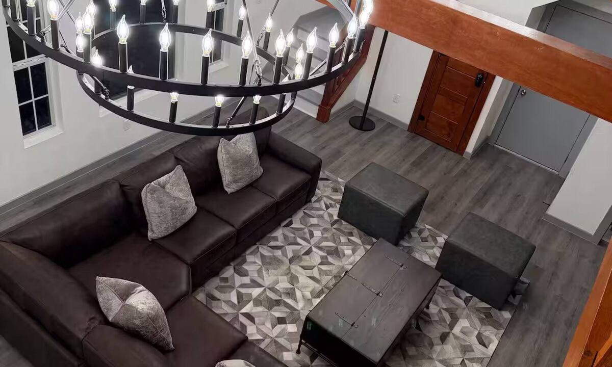 Brookshire House | Luxury Country Villa Sleeps 16 Perfect for Groups