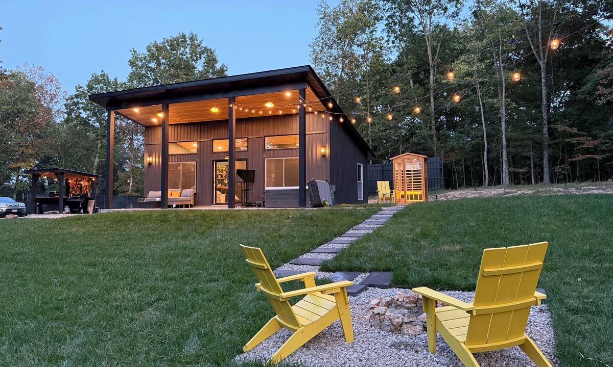 Leasburg Cabin | Luxury Couples Retreat with Hot Tub and Sauna