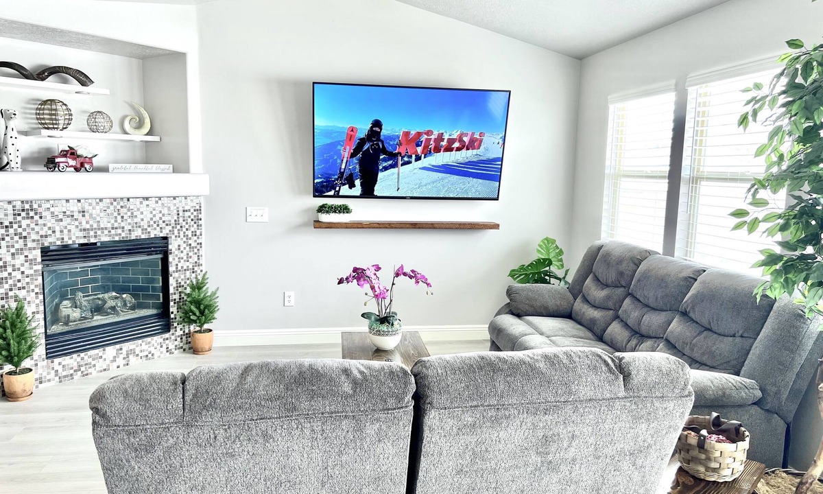 West Valley City House | Luxury, Cozy & Modern Home, 3 BR, 4 King beds, Central location