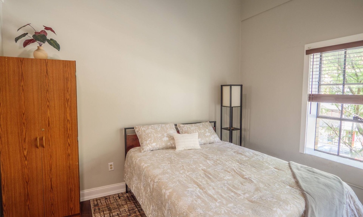 Lafayette Condo | Luxury Cozy Palace Downtown