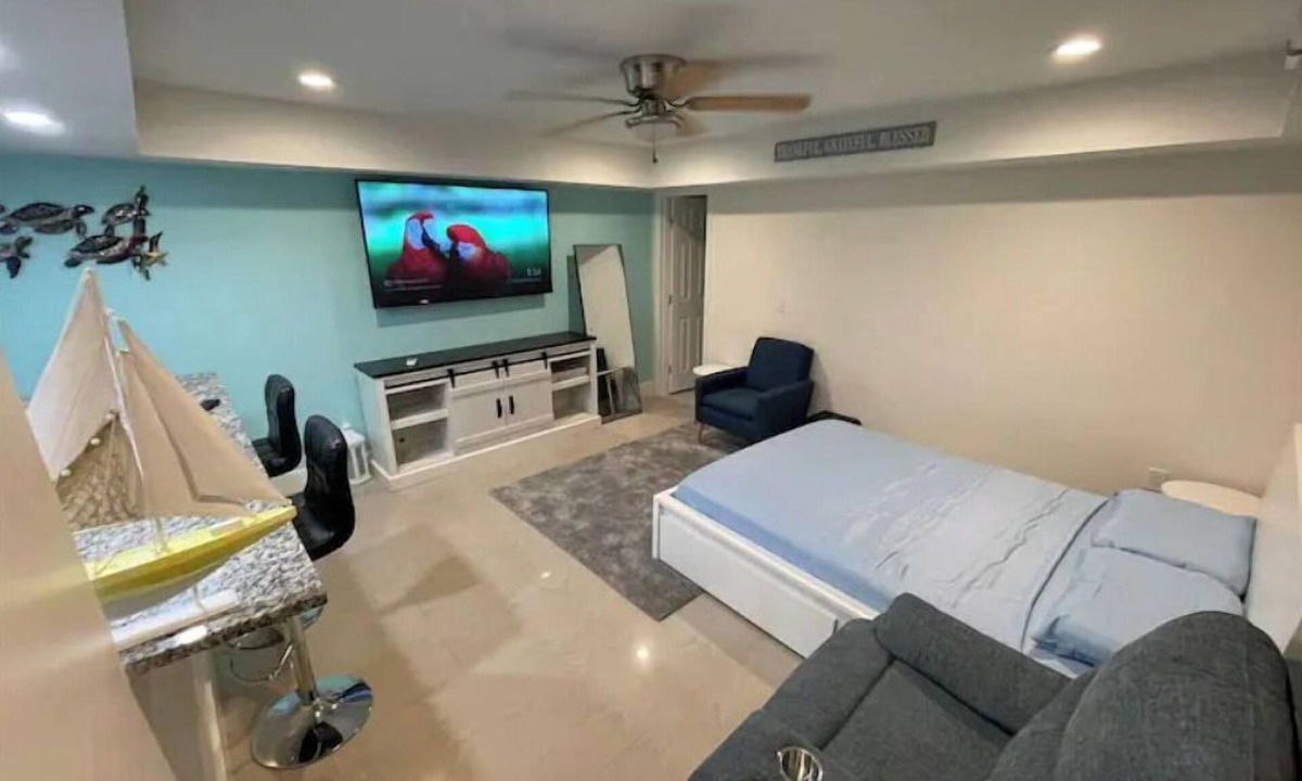 Lake Ridge Apartment | ★Luxury Cozy Studio ★ 5 min to Beach ★