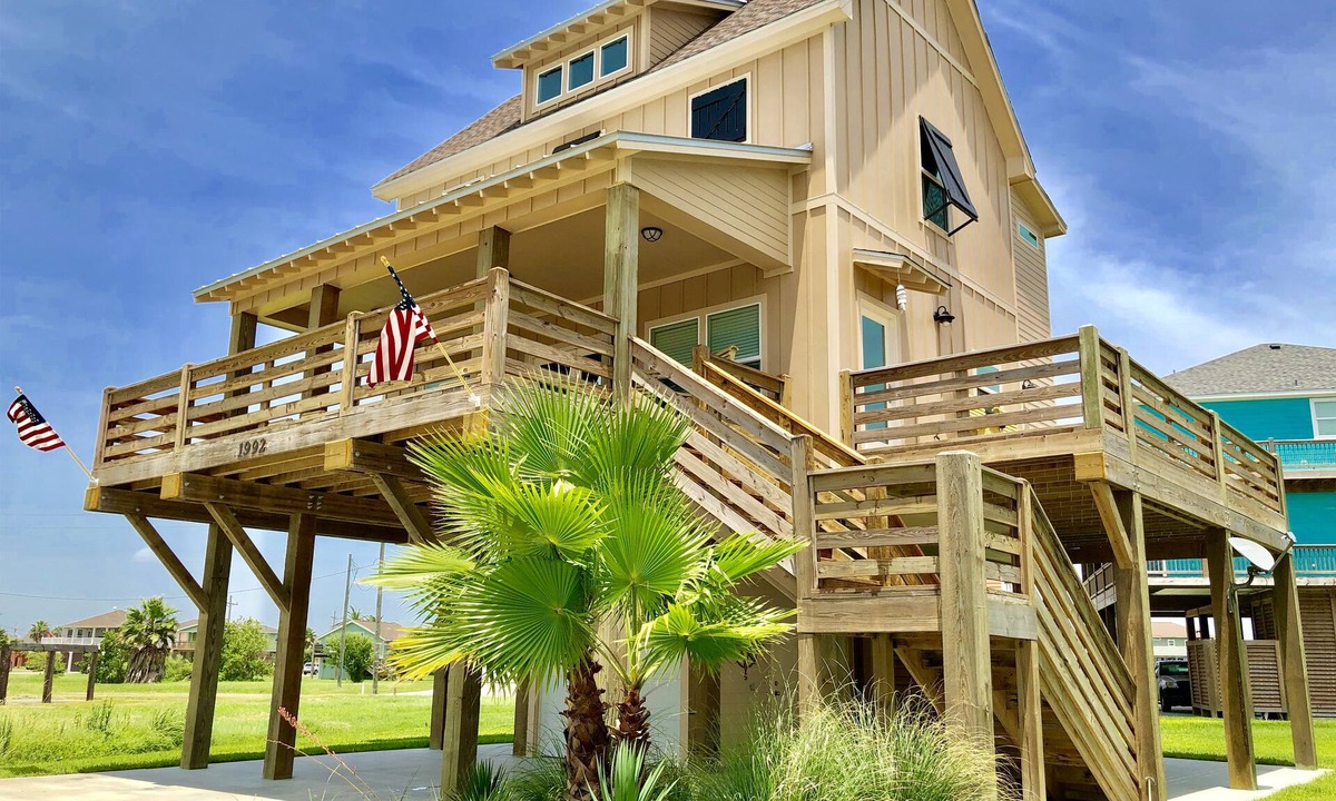 Crystal Beach House | Luxury Crystal Beach Retreat Shuffleboard Fenced Yard Walk to Beach