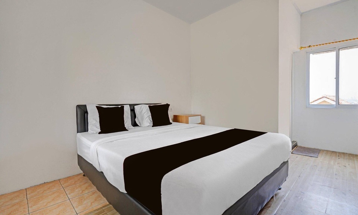 Laweyan House | Luxury Deluxe DBL Retreat W/Free WiFi and Parking