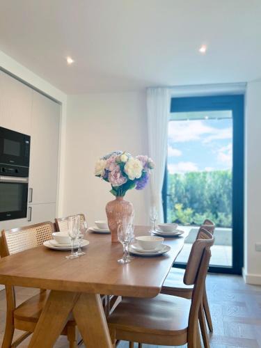 Tower Hill Apartment | Luxury Designer 2Bed 2Bath by Tower Bridge