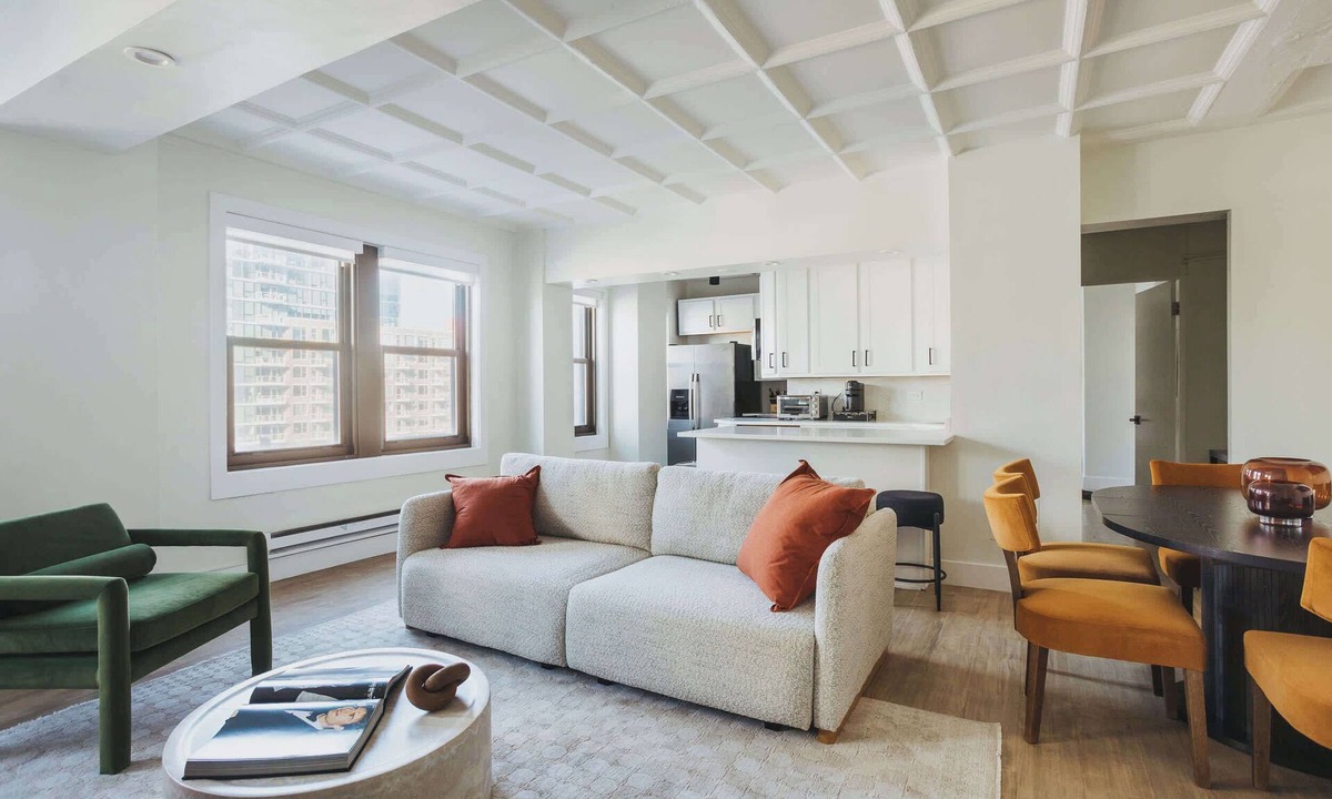 Near North Side Apartment | Luxury Designer Apartment 802| Gold Coast/Old Town