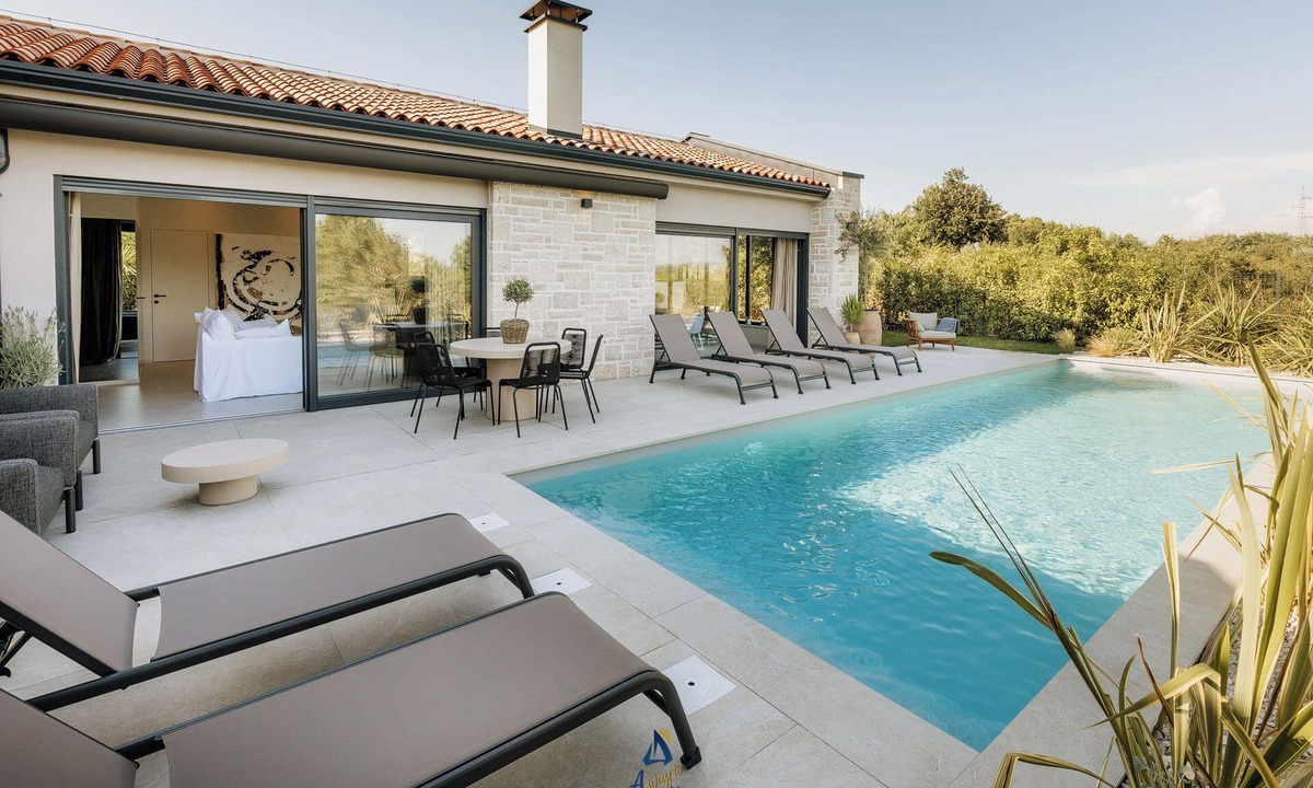 Frata Villa | Luxury Designer Villa for 6 with Heated Pool