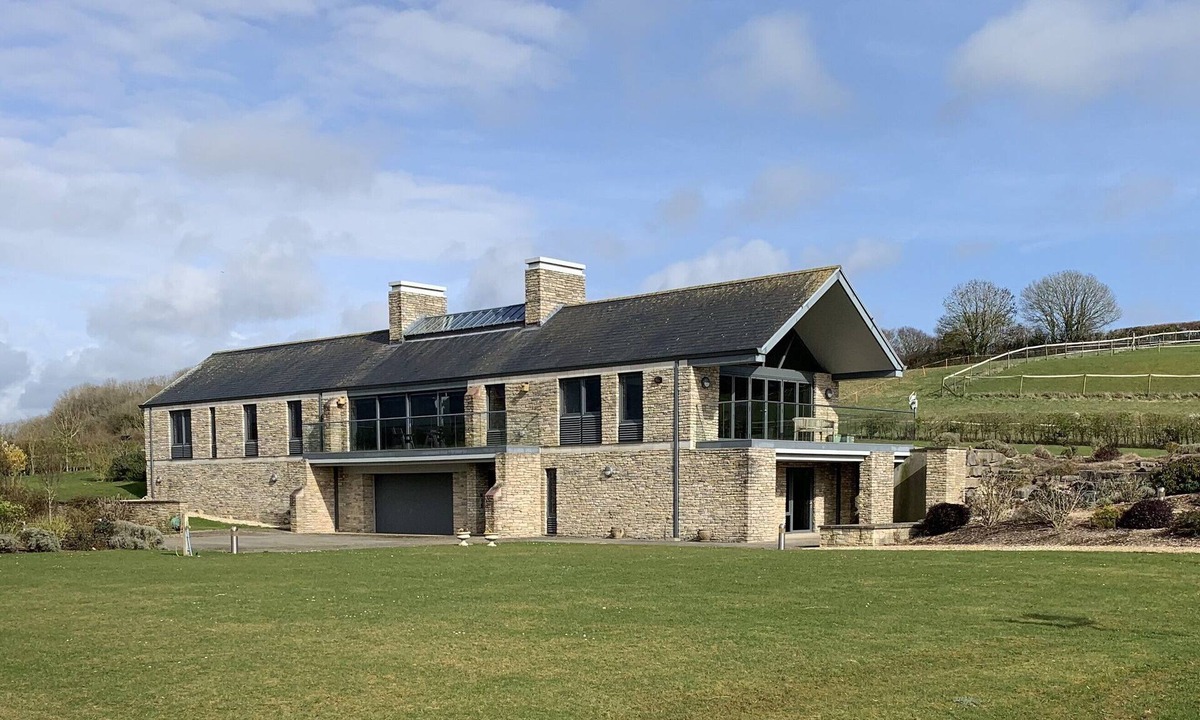 Whitcombe House | Luxury Detached House and Grounds, also benefits from full disabled facilities.