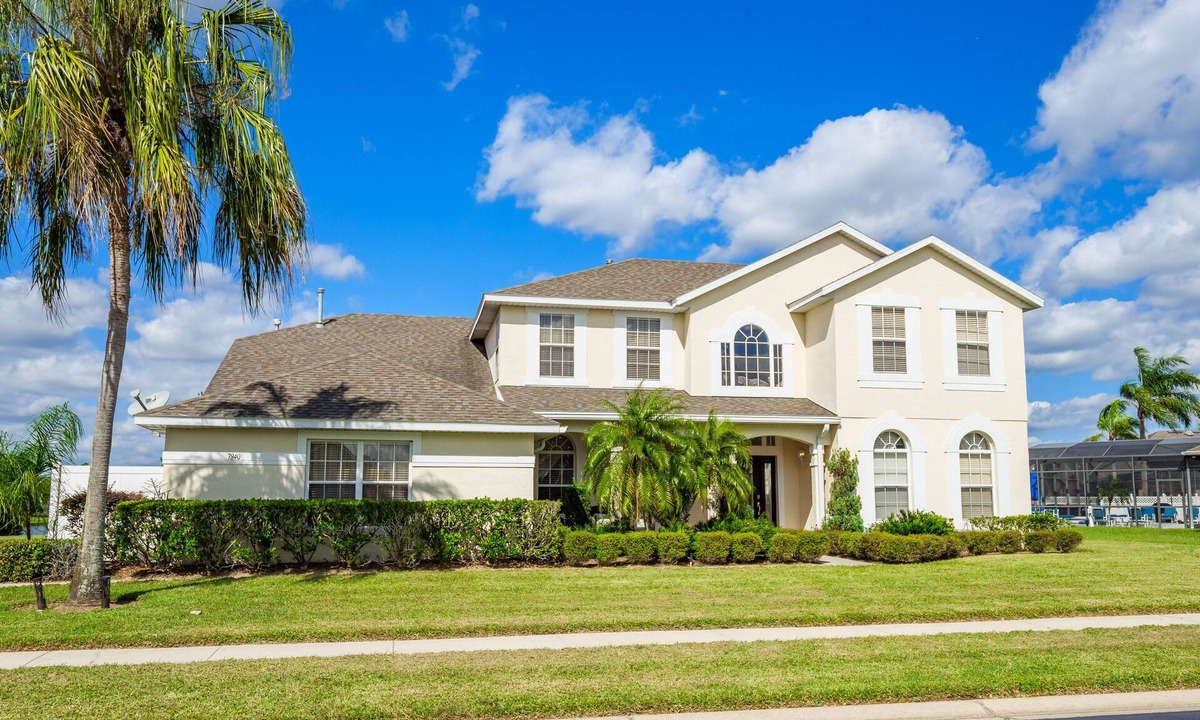 West Kissimmee House | Luxury Disney Spacious 7 BR FamilyFriendly Villa Private Pool Spa Cinema Gamesrm