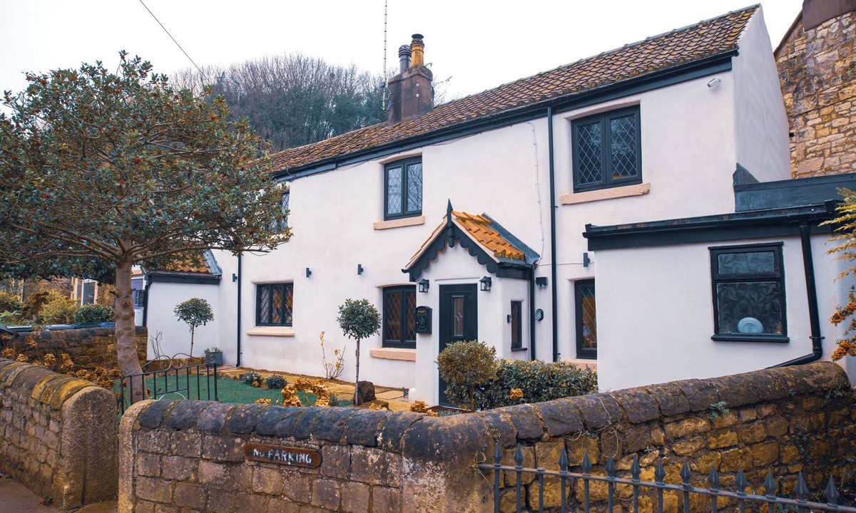 Warmsworth Cottage | Luxury Doncaster Cottage - Free Parking