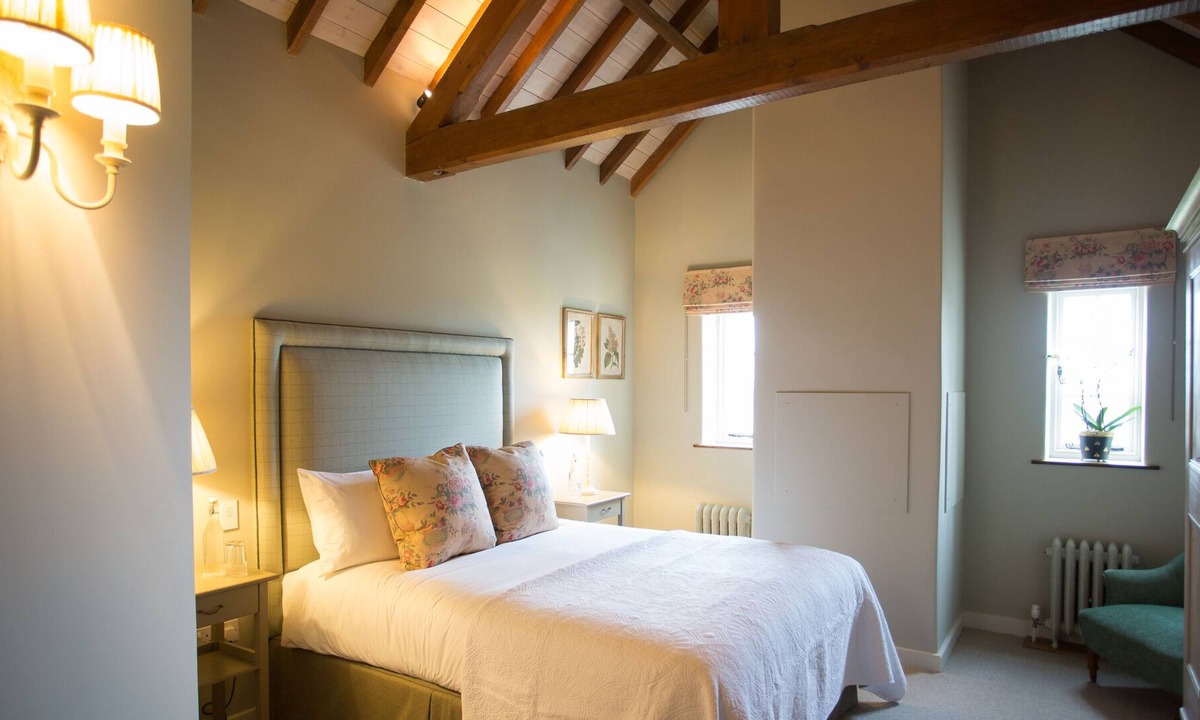 Edington Bed & Breakfast | Luxury Double Ensuite Priory at The Three Daggers
