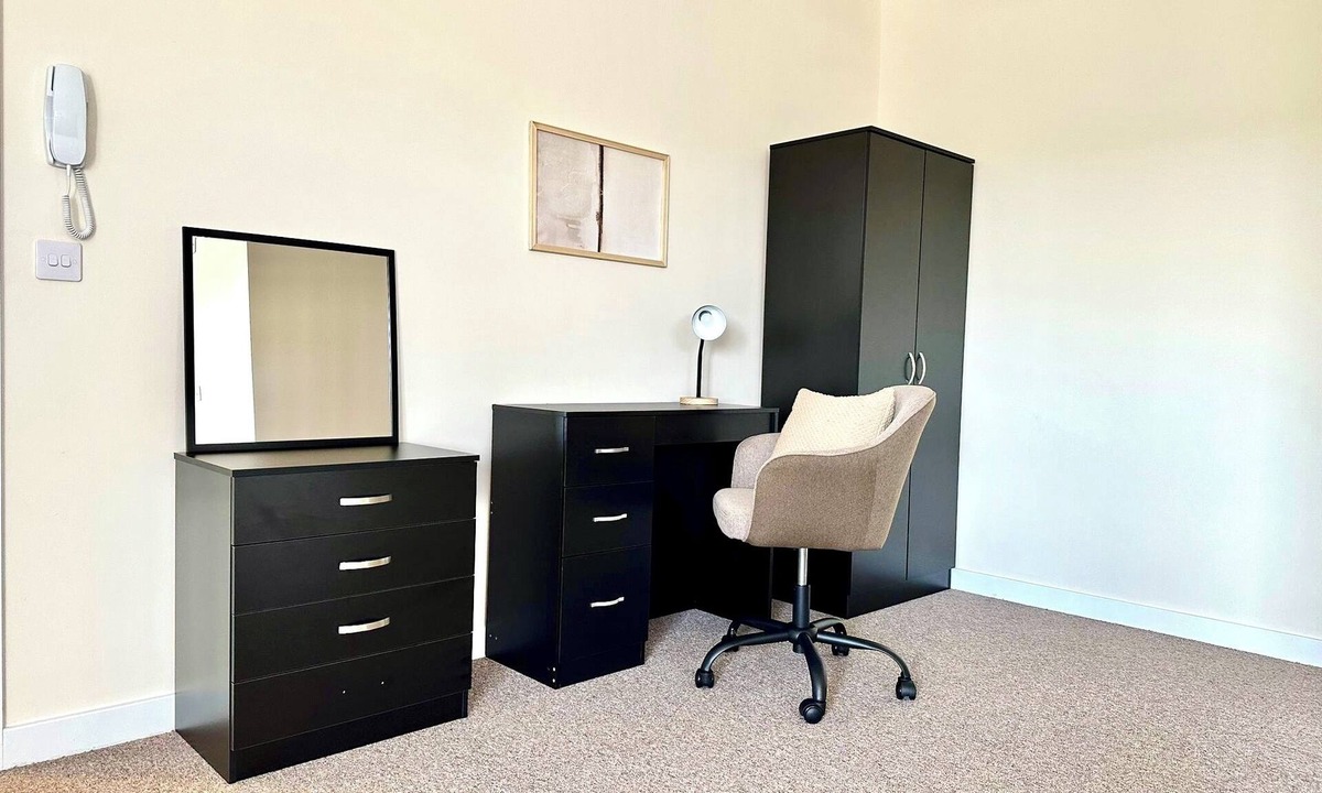 Ipswich Hotel | Luxury Double Room w/Private Bathroom and Shared Kitchen