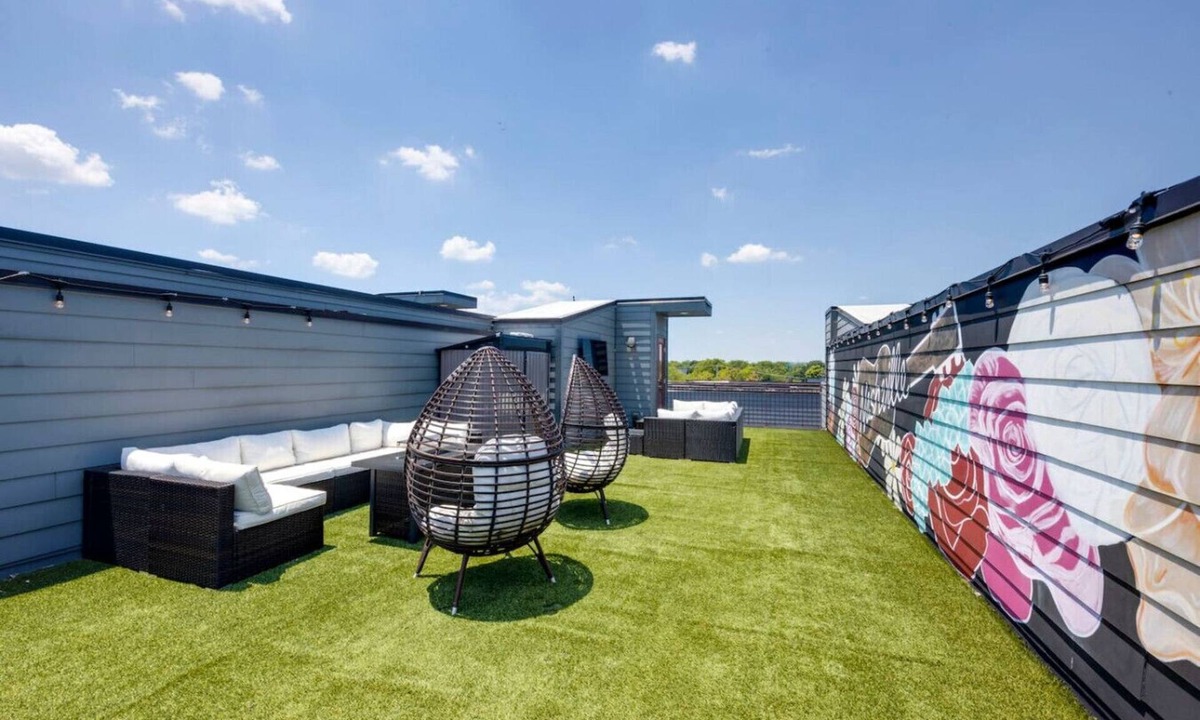Hadley - Washington Villa | Luxury Double Townhomes - Two Huge Sky Rooftops