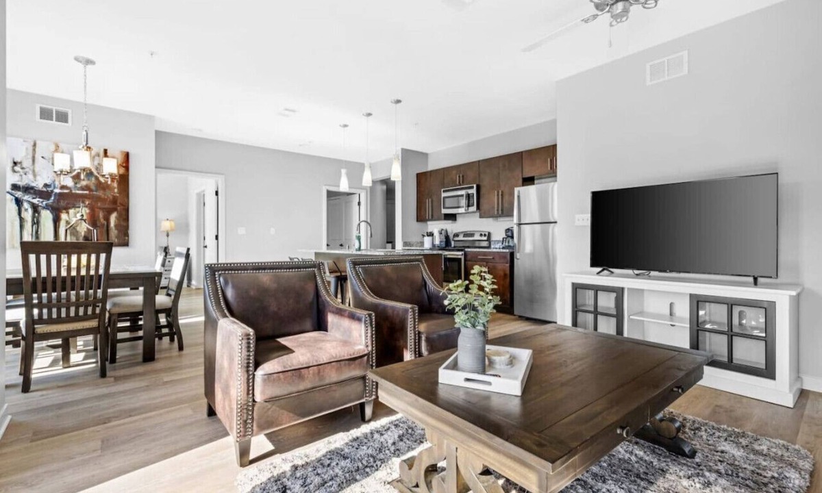 Rolling Mill Hill Condo | Luxury Downtown 2 bed 2 bath corner unit- #304