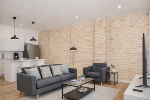 Neenah Apartment | Luxury Downtown 2 Bedroom Flat