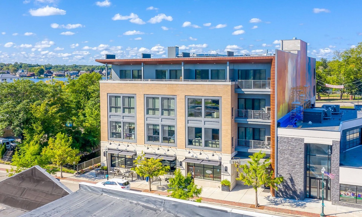 Sarzeau Apartment | Luxury Downtown Apartment, 2-Bed 2-Bath with Balcony Overlooking the River!