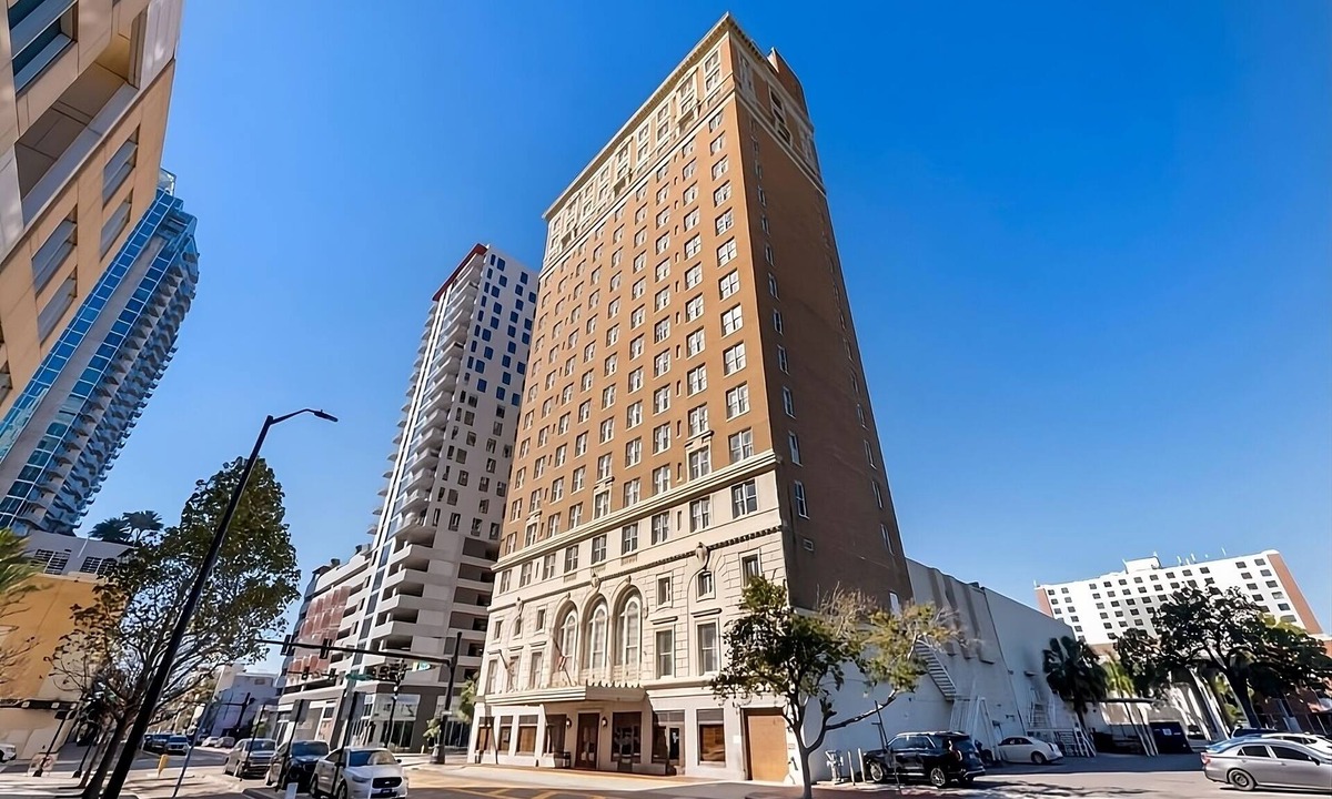 Downtown Tampa Hotel | Luxury & Downtown Excitement! Free Shuttle Service, Pets Allowed