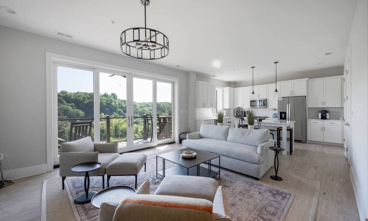 Central Business District Apartment | Luxury Downtown Loft, Balcony and Rooftop Bar!