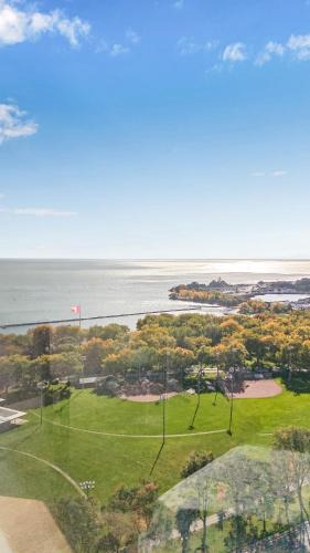 Fort York Apartment | Luxury Downtown Toronto Suite - Near CN Tower, Rogers Centre, Pool & Gym