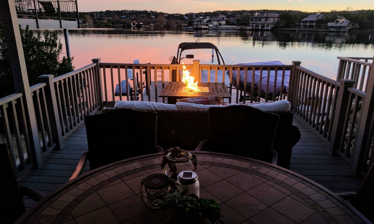 Horseshoe Bay House | 🌞Luxury East Facing Waterfront, Deck, Fishing, Near Yacht Club & Resort⛱