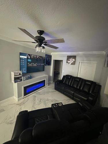 Miami Gardens Villa | Luxury Entertainment home Hard rock stadium