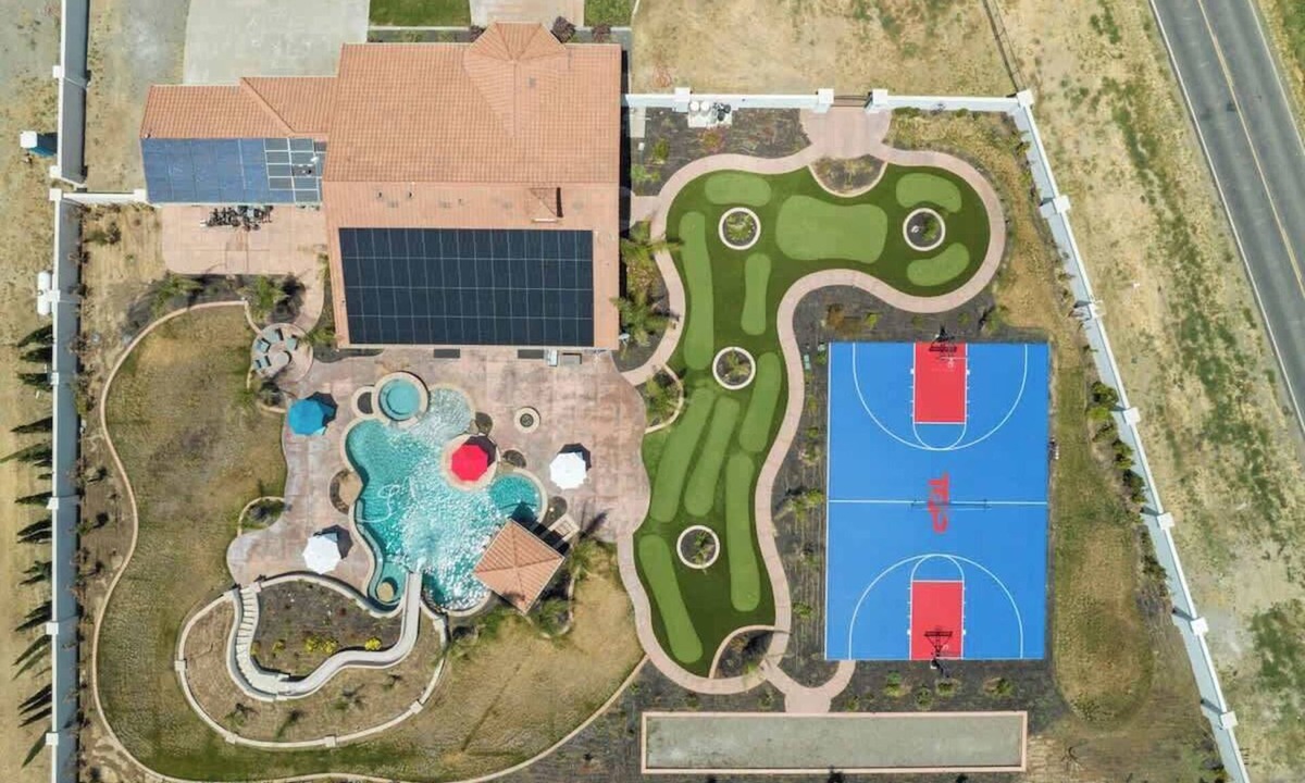 Tracy Villa | Luxury Entertainment Oasis