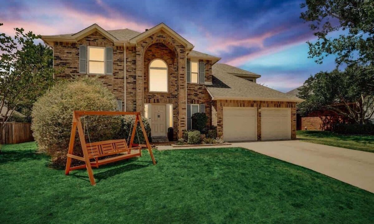 Flower Mound House | Luxury Escape Home with pool/spa/game room