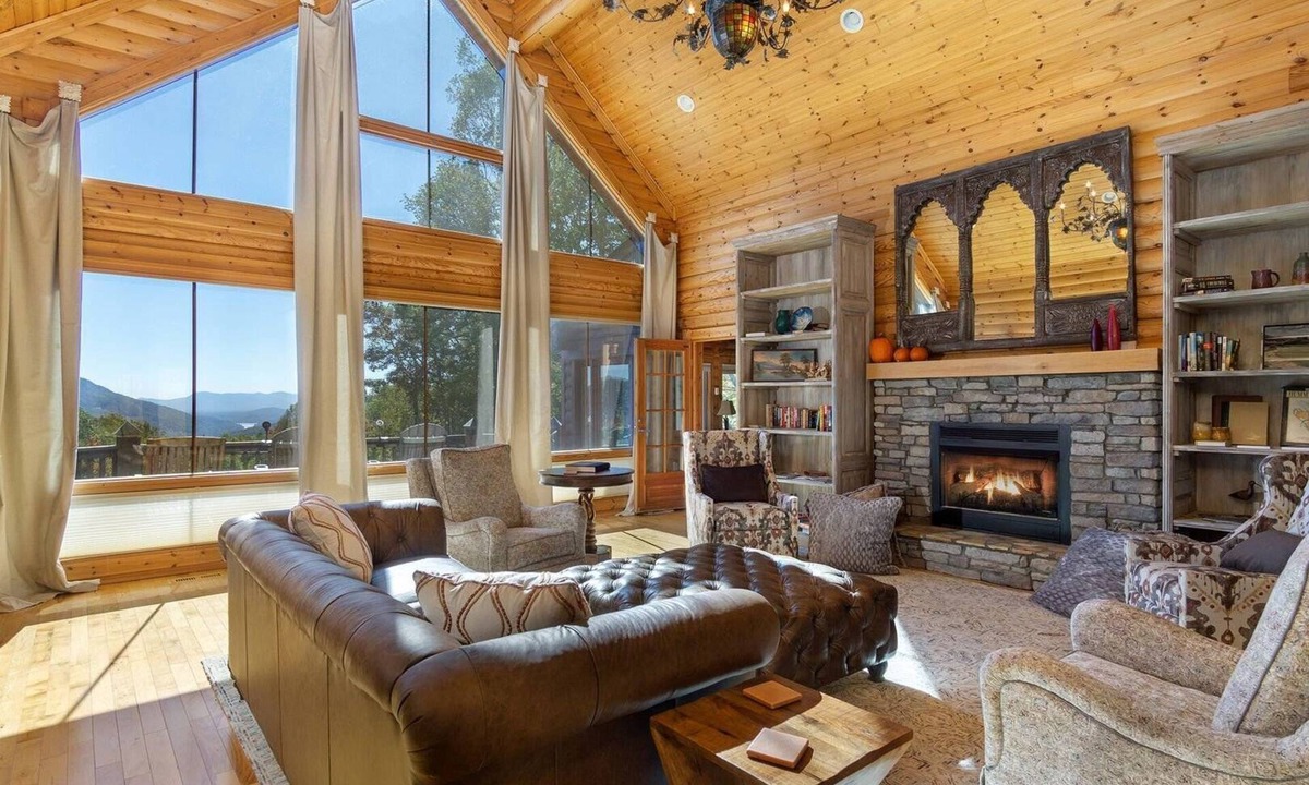 Old Fort House | Luxury Escape: Lodge in Gateway Mountain Preserve