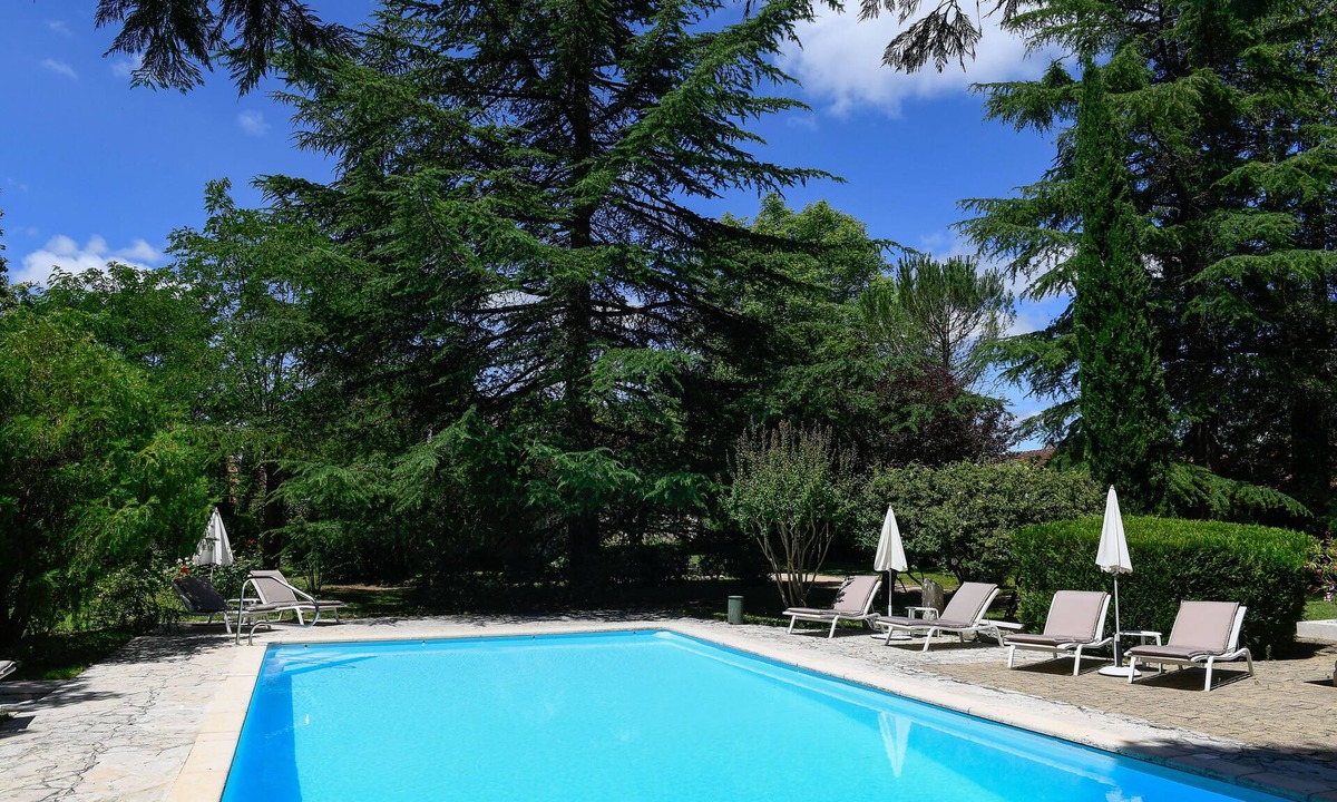 Martel House | Luxury estate for 8 guests. Heated pool & absolute calm.