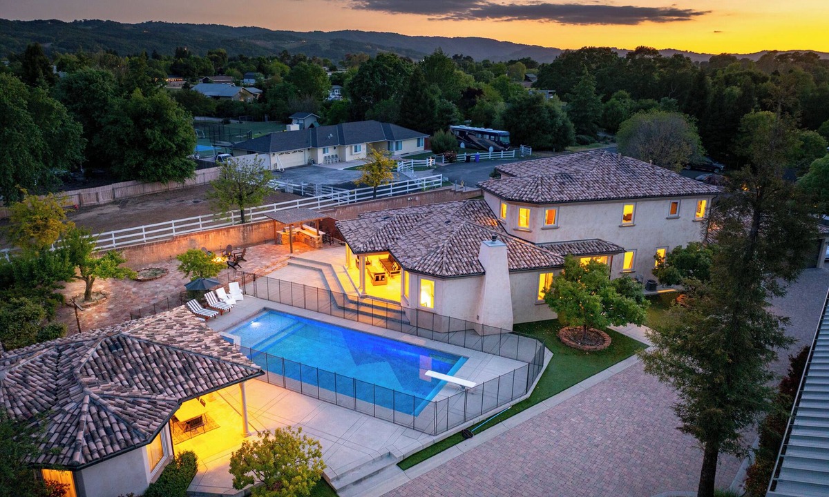 Templeton Villa | Luxury Estate Pool, Spa, Casita Sleeps 12