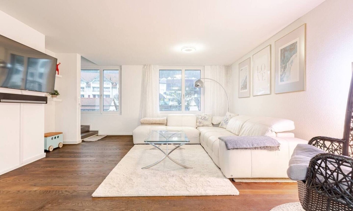 Affoltern am Albis Apartment | Luxury Family Home near Zurich and Zug - Sunset Balcony - Free Secure Parking