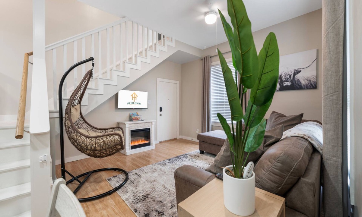 Fort Worth House | Luxury Family Friendly Home 6 Queen Beds