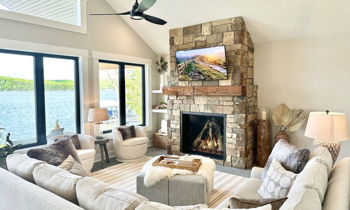 Roach House | Luxury Family Home-Private Dock-Boats Ok-Calm Cove-Firepit-Tikibar-Paddleboards