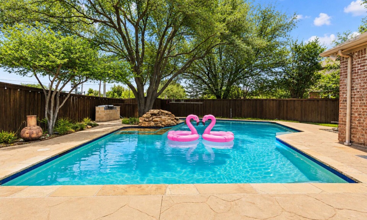 Frisco House | Luxury Family Retreat Saltwater Pool Oasis BBQ