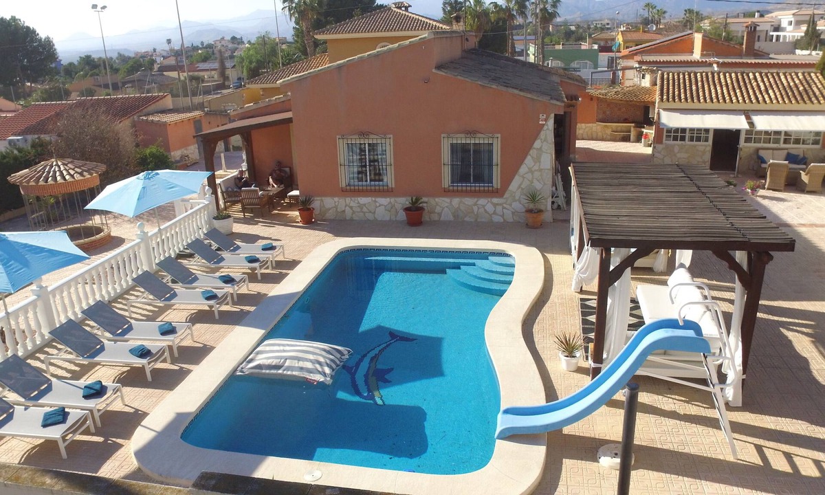 Hoya de los Patos Villa | Luxury family villa with private saltwater pool & casita near Alicante