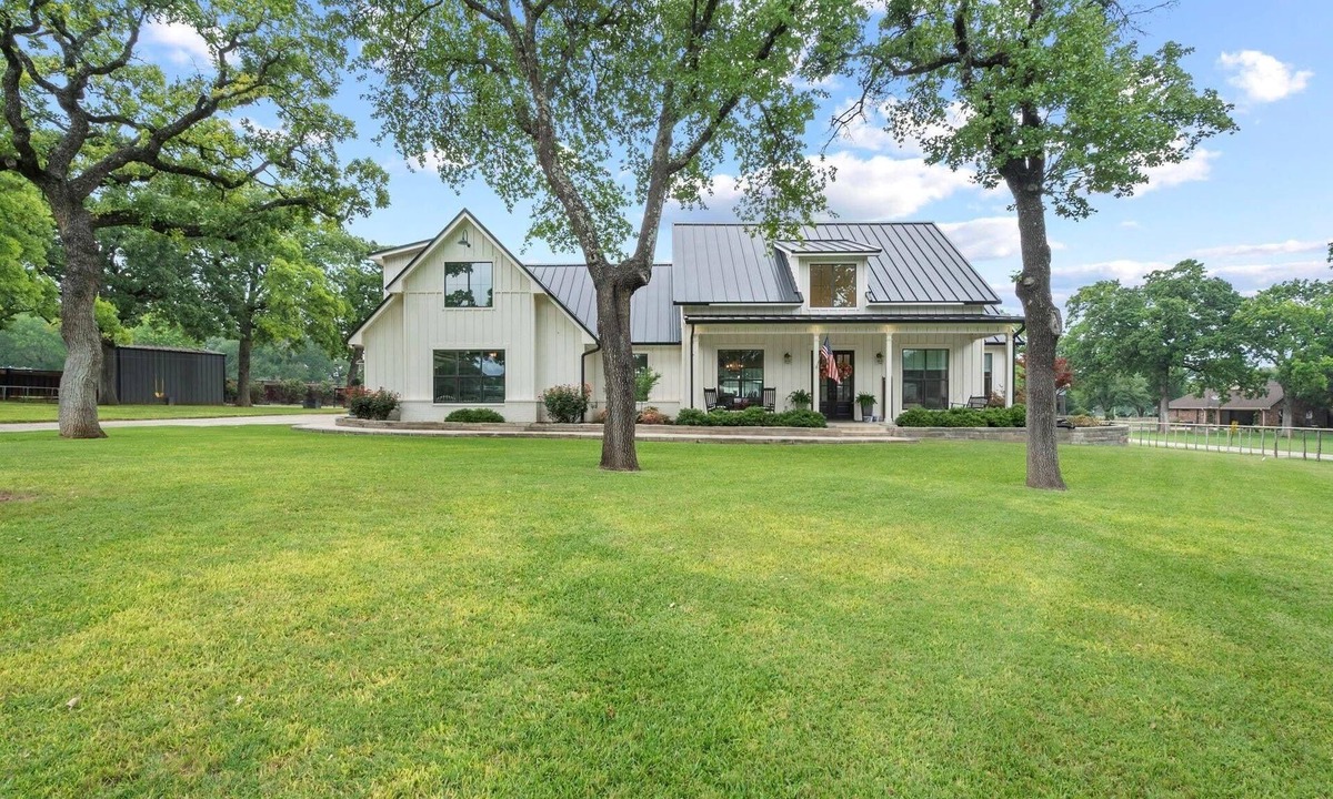 Weatherford Other | Luxury Farmhouse in Weatherford