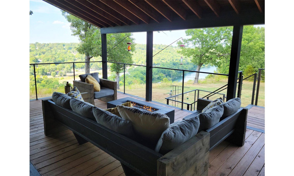 Flippin House | Luxury for life's big moments or just a memorable weekend!