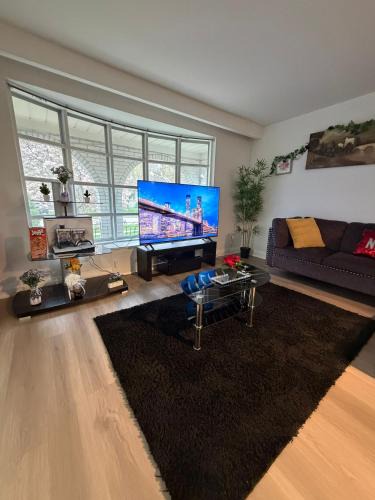 Willowdale House | Luxury Fun Villa