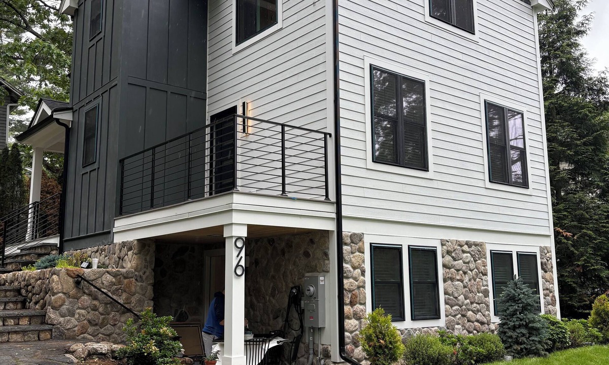Wellesley House | Luxury Furnished Home, Spa Bath + Steam Shower Wellesley