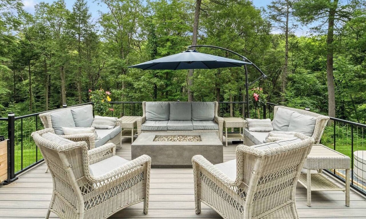 Garrison House | Luxury Garrison Retreat | Chef's Kitchen & Hot Tub