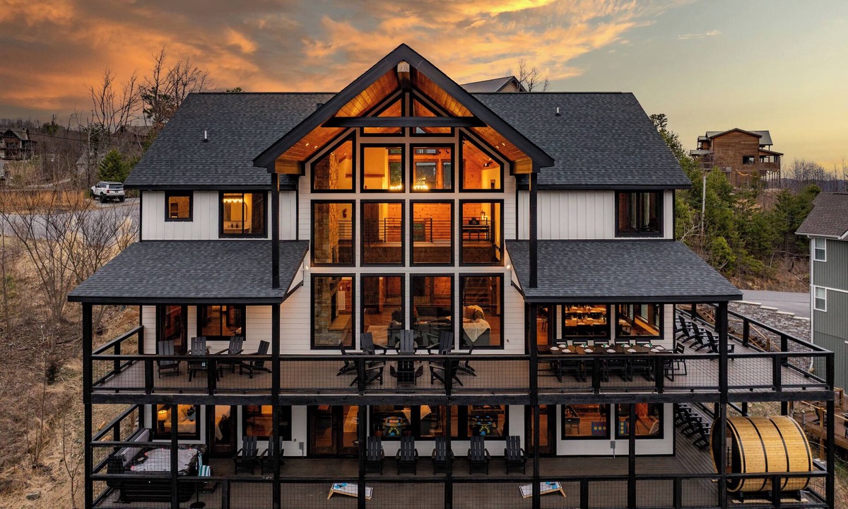 Chalet Village North House | Luxury Gatlinburg Lodge - Sleeps 20 8 BR Views Gym Elevator Hot Tub Game room