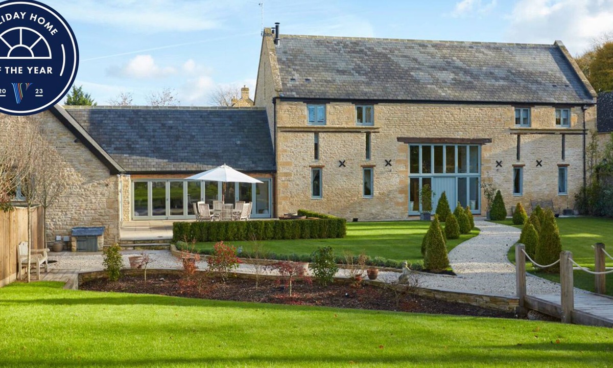 Shipton under Wychwood House | Luxury Grade II listed Cotswold barn conversion ~ sleeps 12