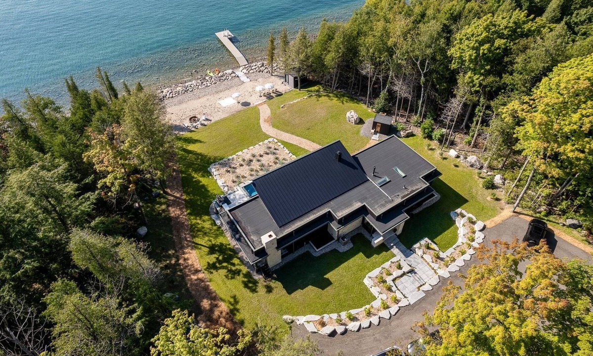 Lafontaine Cottage | Luxury Georgian Bay Cottage – 3 Bed, 5 Bath, Tiny Township