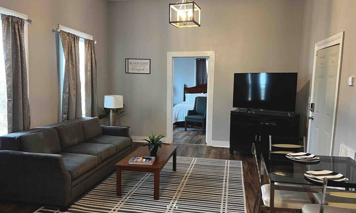 Wadley Condo | Luxury Gold Suite in Wadley