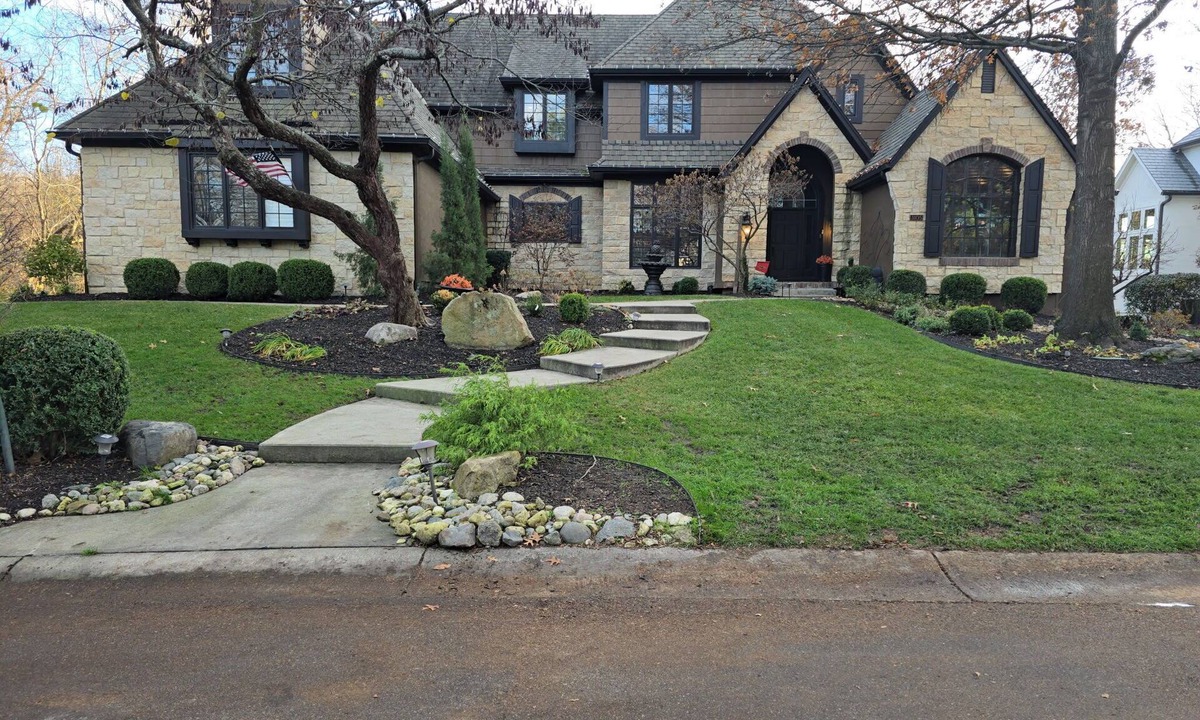 Leawood House | LUXURY GOLF COURSE ESTATE WITH POOL, SAUNA & ENTERTAINMENT SPACE