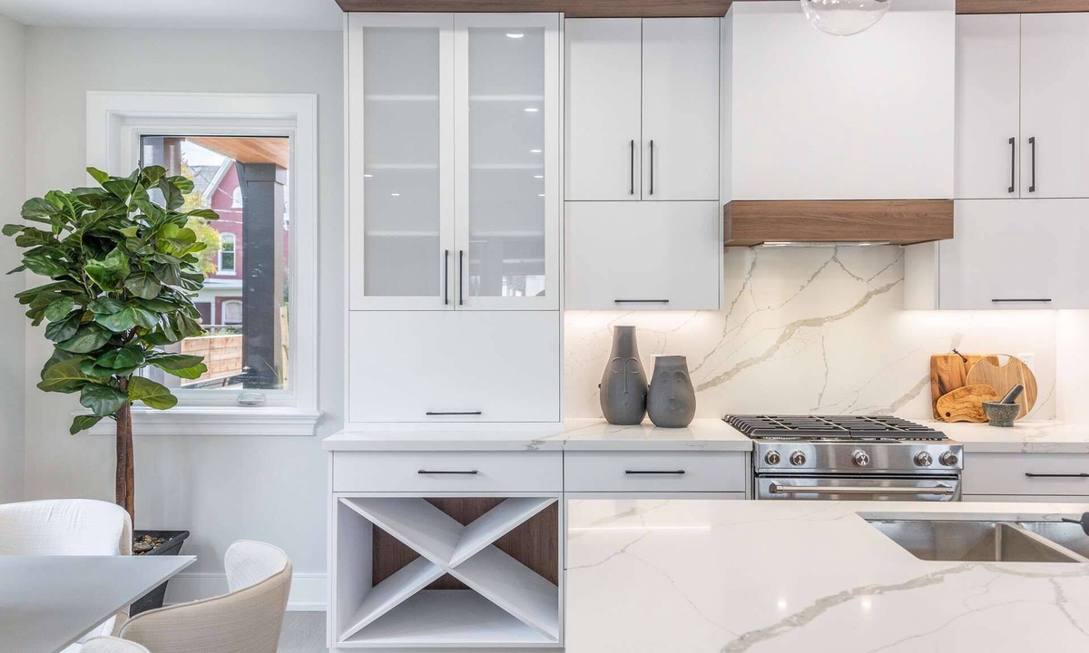 Beaconsfield Village House | Luxury Grand 3BR in Queen West