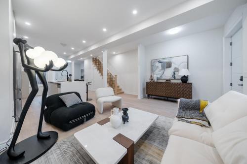 Niagara Apartment | Luxury Group Stay in King West