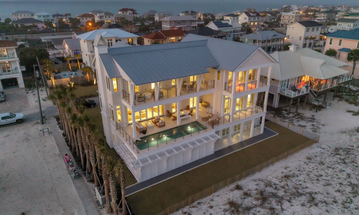 Villa Primera House | Luxury Gulf-Front Residence | 5 Bedrooms, Pool, Elevator |